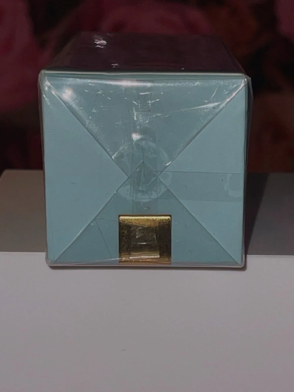 Estee Lauder light blue skincare box with white text - Picture 3 of 3